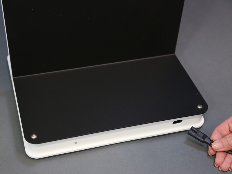 TabLines TBS060 Design Tabletständer Apple iPad 2/3/4, quer mit Powerbank