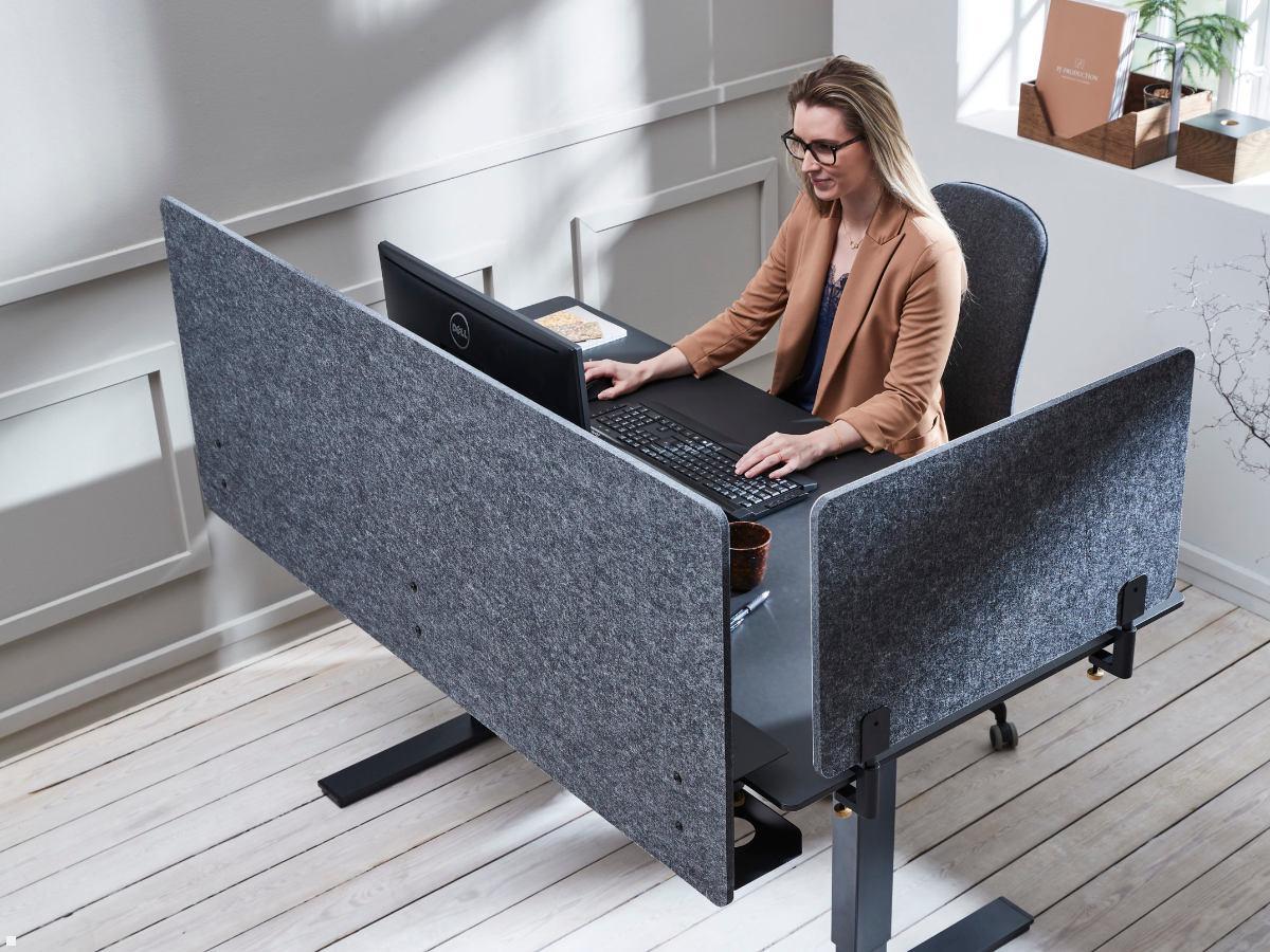 APTO Filz Schreibtisch Trennwand 70x60x1cm mit Tischklemmen, mattschwarz Open Space Office